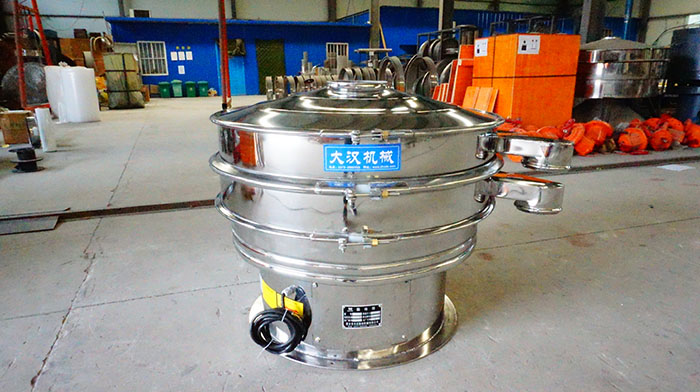 藕粉振動(dòng)篩適用于很多種不同的行業(yè)，對(duì)于物料多的篩分適用還是比較廣泛的。